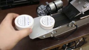 Этикетировочная машина ВЕГА — ЭТМ 1701 СВ. Нанесение на плоскую поверхность.