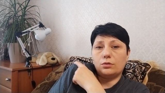 Я вяжу! Вязать не забываю! И что же я связала? .Детские комбинезоны. И носочки на подарок.
