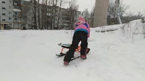 Катаемся на снегокате.