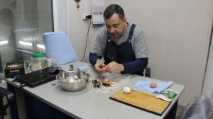25. [Перекус] Салат из трески горячего копчения. Вкус премиум плюс.
