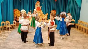 "Танец с ложками" в исполнении детей подготовительной группы "Радуга"
