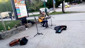 Стрит у ТЦ. Гитара, вокал - Андрей Бессонов (г. Барнаул - Новосибирск)