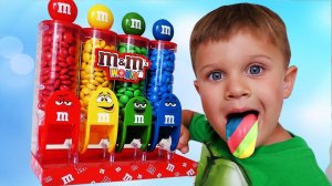 Bad Kid Steals M&M's IRL Learn Colors with Candy for Children Toddlers and Babies, Kids Pretend Play