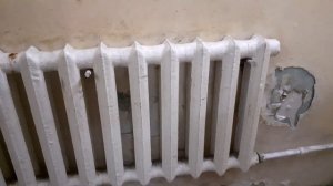 У этой чугунной батареи радиатора водяного отопления ЦЕЛЫХ ВОСЕМНАДЦАТЬ СЕКЦИЙ