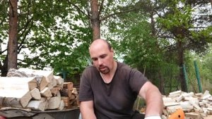 Моё мнение про Топор-колун FISKARS X17 и опыт его использования в повседневной жизни.