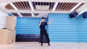 PSYCHO - HYUNJIN OF STRAY KIDS DANCE COVER (VLIVE)