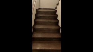 Обшивка металлического каркаса лестницы дубом в Воронеже.