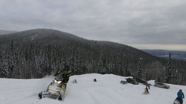 Открываем зимний сезон снегоходов в Ортоне на Polaris и BRP! смотреть онлайн