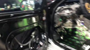 Jaguar XJ (Ягуар Икс Джи) шумоизоляция (включая торпедо) использовали премиум материалы Комфортмат.