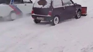 Семёрка против Оки. Чистка снега. Ваз 2107, Ваз 11113 с отвалом. Снегоуборщик.