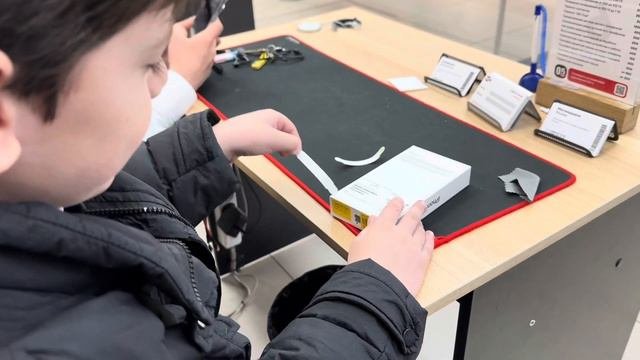 Покупка телефона , и его распаковка 😎#детскоевидео #телефон#apple #iphone