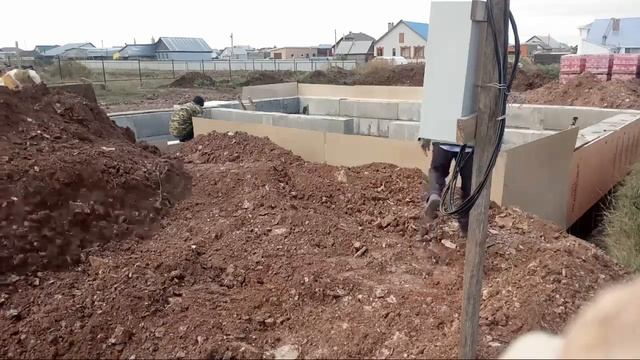 LIVE #1. Засыпка фундамента. Защита гидроизоляции ДВП листами. смотреть онлайн
