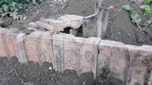 Грядка из черепицы, все плюсы и минусы