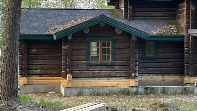 Подъем дома на 60 см и добавление лафета в один-три венца. Ремонт дома из лафета с подрубом венцов. смотреть онлайн