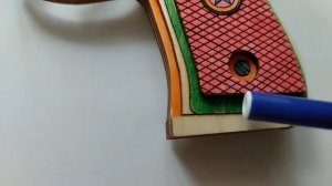 Раскрашиваю деревянный пистолет часть 2