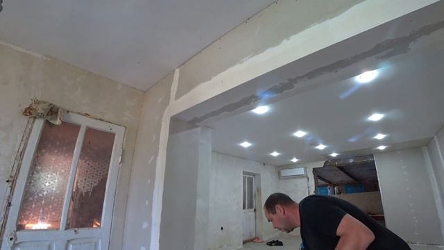 РЕМОНТ В ЧАСТНОМ ДОМЕ В КРАСНОДАРСКОМ КРАЕ ПРОДОЛЖАЕТСЯ/СПОРТ/ПРОКЛАДЫВАЮ ПРОВОДКУ/НАТАША ПОМОГАЕТ смотреть онлайн