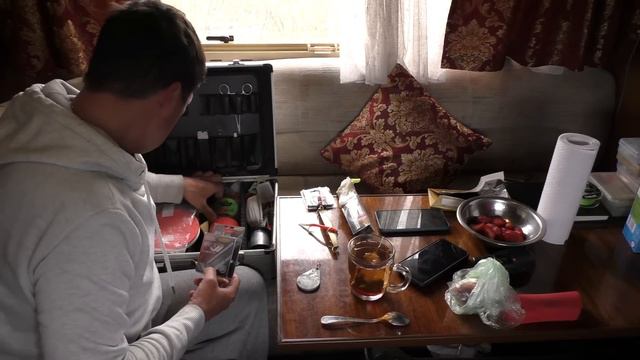 Краб,треска,бычок и Володя .