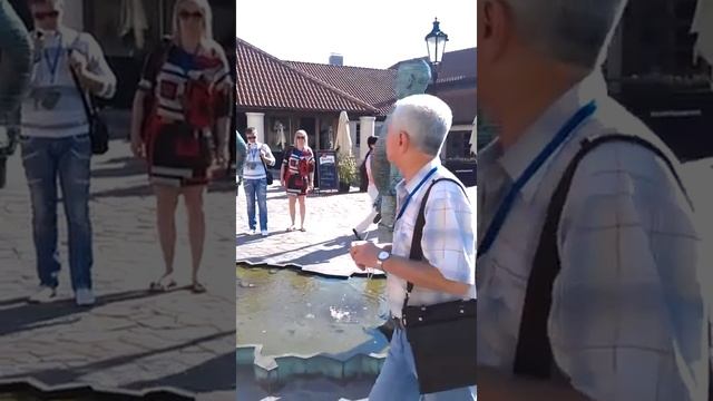 Скульптура-фонтан «Писающие мужчины» в Праге смотреть онлайн