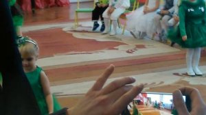 танец маленьких елочек 22.12.2017г. д\с  5 г.Хмельник