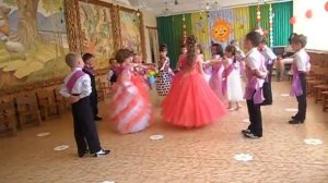 ВХОД НА ВЫПУСКНОЙ  под песню "ЧУДЕСА НАС ОСТАВИЛИ"