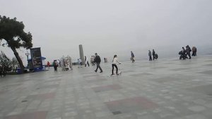 Софийка впервые на трехколесном самокате