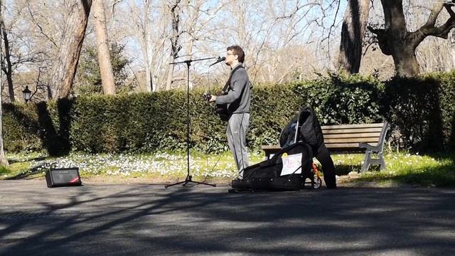 Villa Borghese gardens. Street musician смотреть онлайн