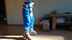 Катание на роликах для начинающих повороты и действие фонарик часть 1