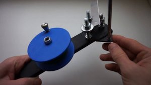 «Не» ПРОСТОЙ бутылкорез пластиковых бутылок своими руками. DIY plastic bottle cutter.