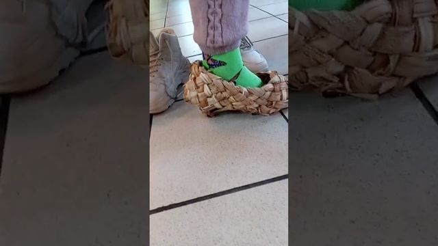 ходим в лаптях в этом году на каблуке смотреть онлайн