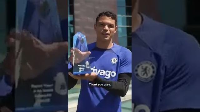 Cesar Azpilicueta handed over your 22/23 players' player of the year to Thiago Silver 💙