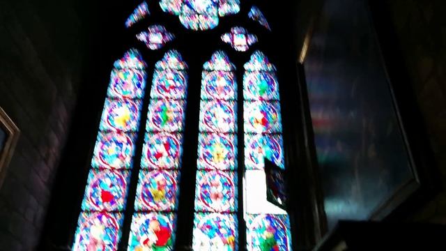 Внутри собора Нотр Дам смотреть онлайн