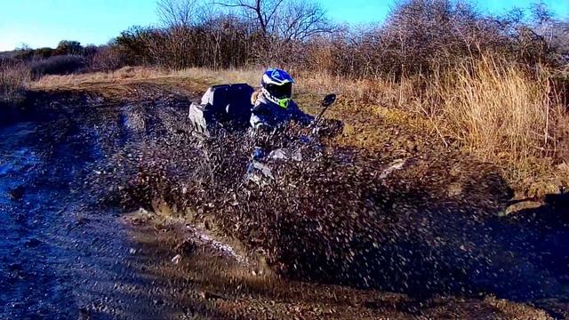 Очень Грязные Покатушки на Квадрике 200 Кубов смотреть онлайн