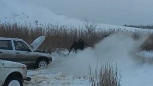 Уазики и нива провалились в болото. 2 кусок файла.
