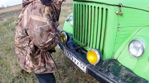 Запуск двигателя ГАЗ- 51 пусковой рукояткой