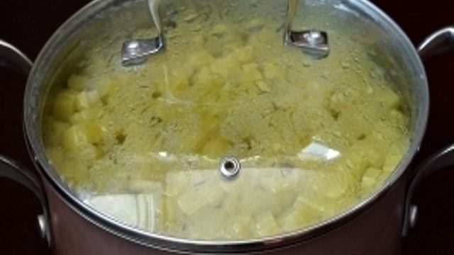 Квас из ревеня