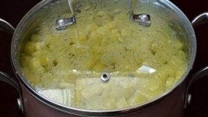 Квас из ревеня