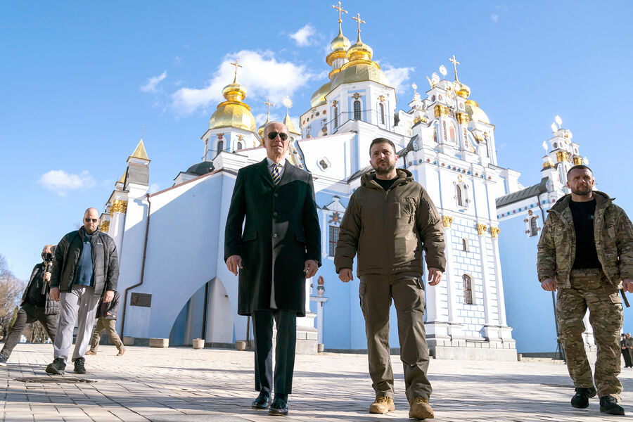 Обозреватель AT Шоуолтер предложила сменить власть на Украине из-за наглости ее политиков