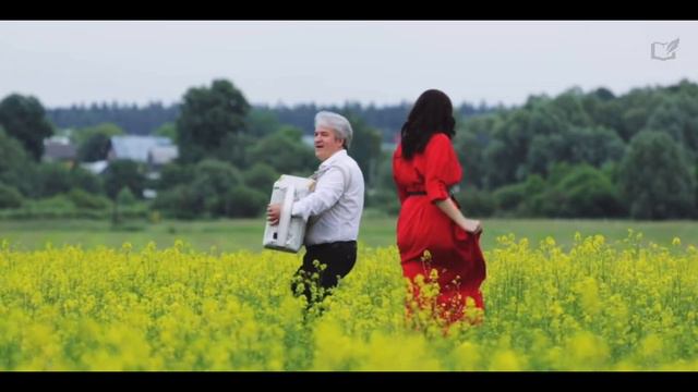 "КАРАМЕЛЬНЫЕ МОТИВЫ" музыка: Александр Сотник, автор слов: Михаил Карс, поет: Александр Сотник.