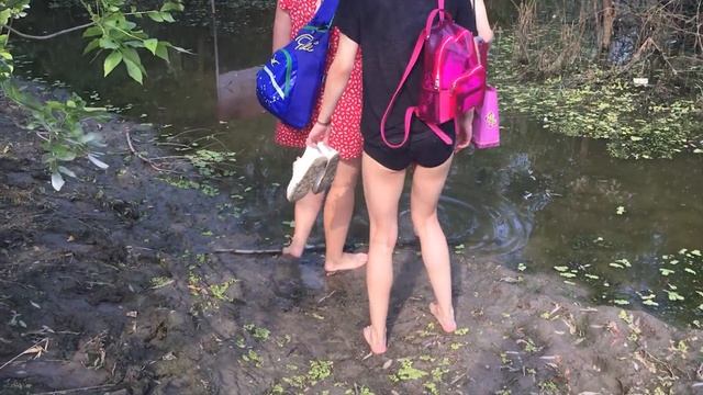 VLOG: КУПАЮСЬ В БОЛОТЕ смотреть онлайн