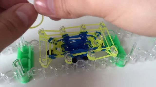 Миньон из резинок 3D Rainbow loom bands. Урок 2. смотреть онлайн
