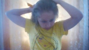 Как расчесывать запутаные волосы и делать хвостик