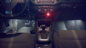 Двухрежимная подсветка ног VW Tiguan