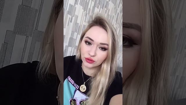 Ксения Саватеева. Битва брендов Dior и Maybelline смотреть онлайн