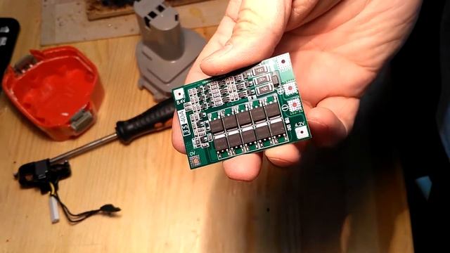 Замена аккумуляторов шуруповерта Makita 6271D на Li-ion смотреть онлайн