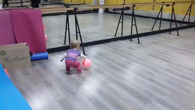 Baby Zhuk тренируются в фитнес зале смотреть онлайн