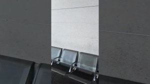 Бесплатная зарядка телефона или ноутбука в аэропорту Внуково. Москва, Россия.