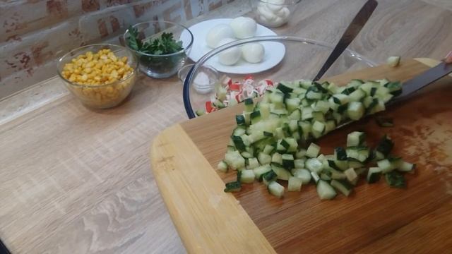 САЛАТ С КРАБОВЫМИ ПАЛОЧКАМИ - ЭТО ТАК ВКУСНО!!!! Отличный Рецепт Крабового Салата!!! смотреть онлайн
