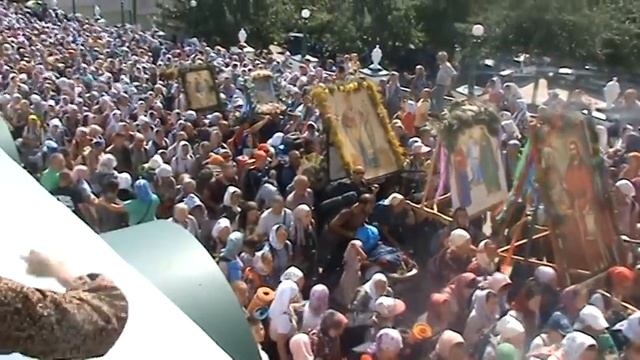 Почаевский крестный ход 2023 г. Вход в Лавру. смотреть онлайн