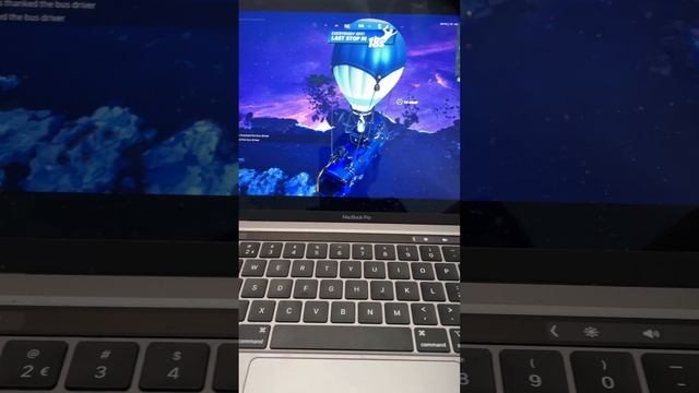Playing Fortnite On A M2 Macbook Pro!!!!! #shortsfeed смотреть онлайн
