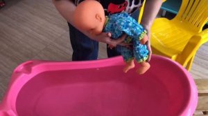 Купание новорожденного в домашней ванне. Урок №1. Основные поддержки и перехваты.